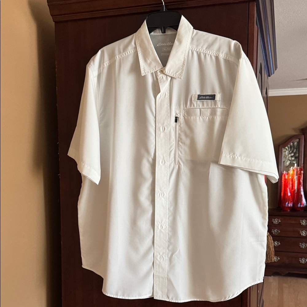 Men’s Eddie Bauer Size XL White Fishing Shirt in great condition